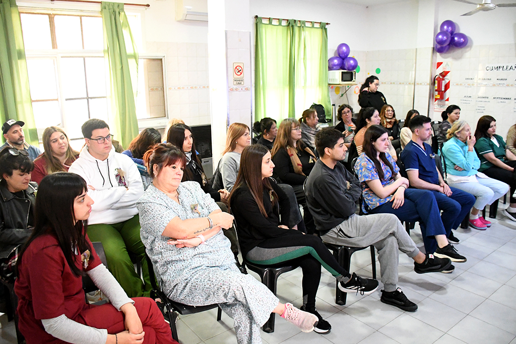 Hogares Municipales de Adultos Mayores: jornada de actualizaci&oacute;n de cuidados de las personas con Alzheimer