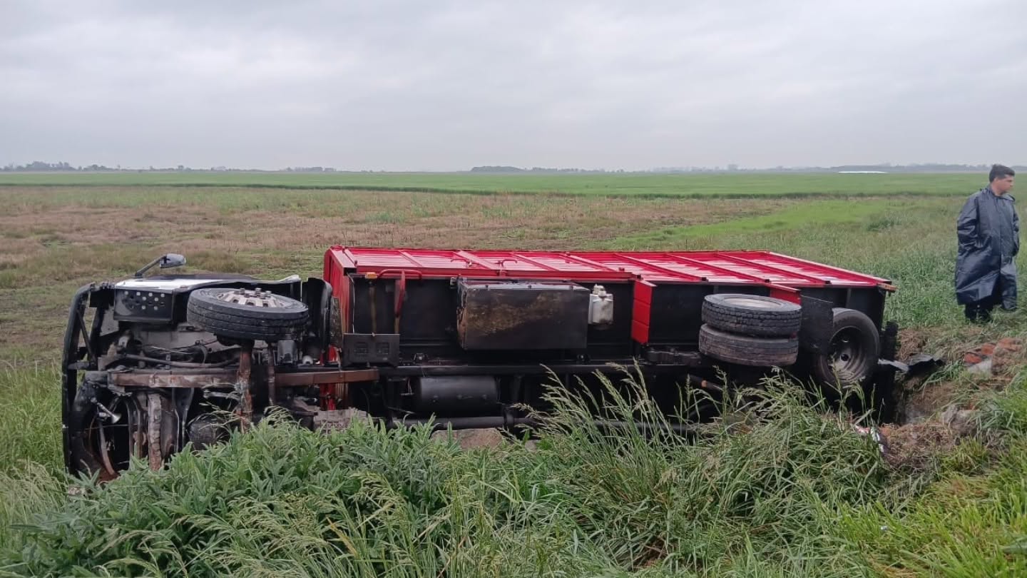 Ruta 5: Camión con chivilcoyanos despistó y volcó