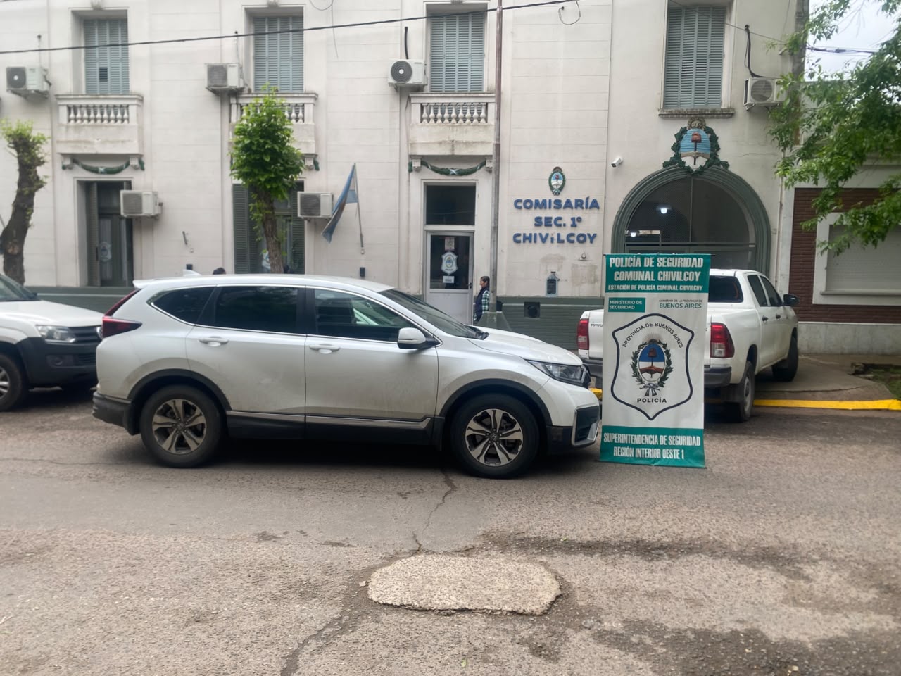 Fue encontrada la camioneta en la que huyeron delincuentes luego del robo en «La Cristina»