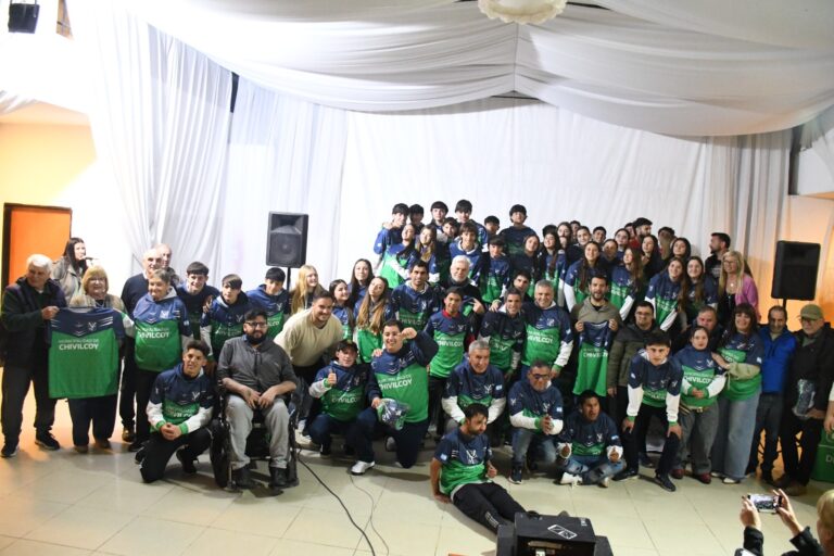 La Municipalidad realizó la despedida simbólica de los deportistas que representarán a la ciudad en la etapa final de los Juegos Bonaerenses y se hizo entrega de la indumentaria