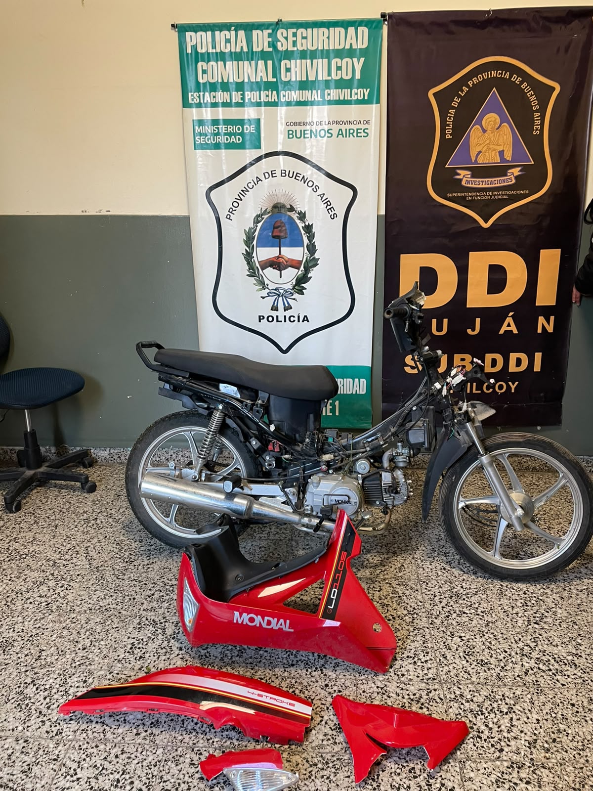 Otros dos adolescentes con una moto robada