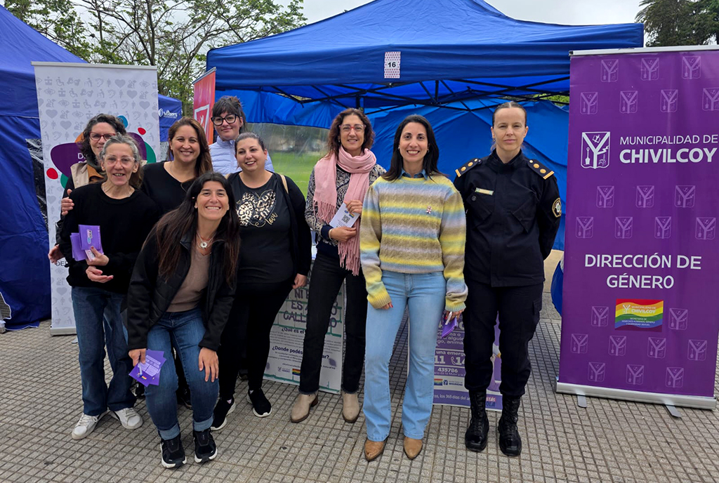 Mesa itinerante de prevención de la violencia en el marco de Chivilcoy Ofrece. La propuesta apunta a acercar información a la comunidad